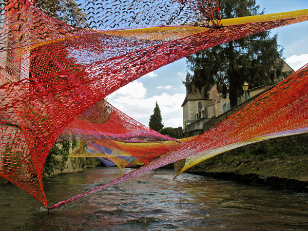 Sortilège, Festival ARTEC, La ferté Bernard, France, spring 2010, size: 50 elements, between 8 and 12m each, medium: gift ribbon, technique: sprang 