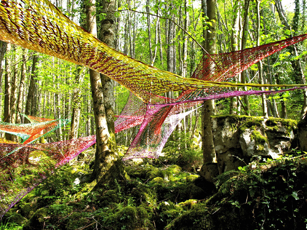 Entre- Deux, Festival Les Arts au Vert, Stosswhir, France, spring 2006, size: 40 elements, L: about 12m each, medium: gift ribbon, technique: sprang 