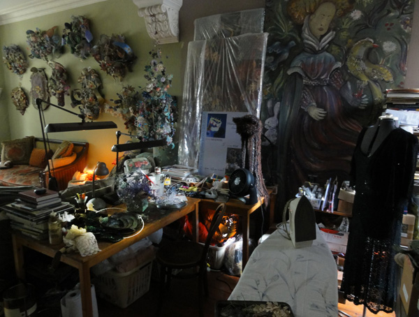 Studio, Lindy Pole