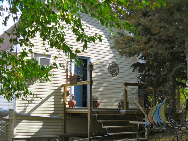 External view of Anna Hergert's studio