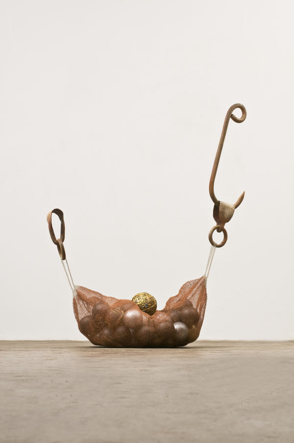 Seed Pod 2, 2010, 39.5" x 33.5" x 18", Wire, wood, paint, iron. Technique crochet. Photo: John Carlano.