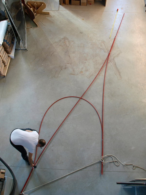 Coar working at CAST on fibreglass structure, Photo Y. Subotinci