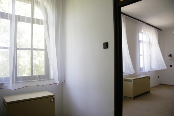 Untitled (Curtains), installation with wire and thread, 2007