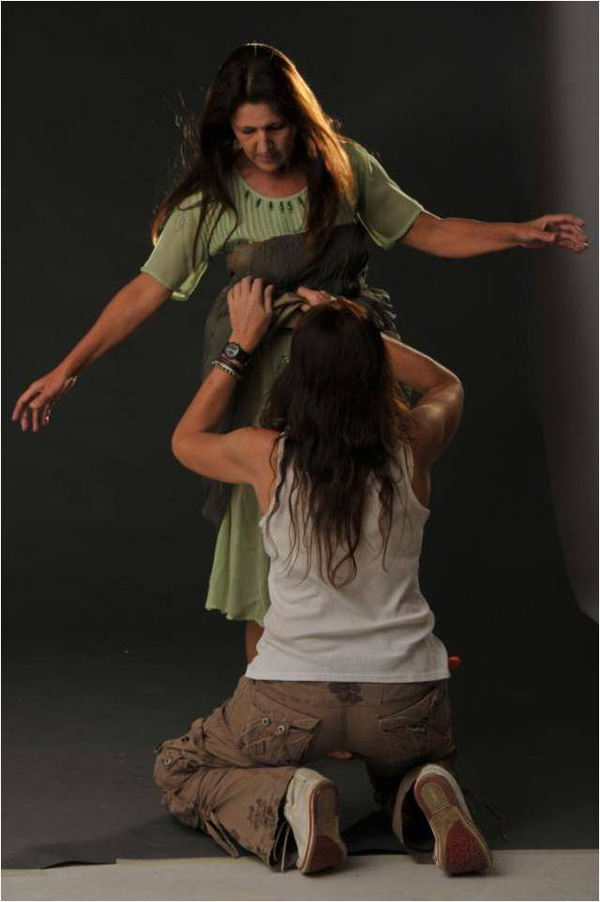 Preparing the shot for ARTEMISAL/LASTIMARÉ. 
Photo: Maurizio Donelli. Model: Corina Fortoul.