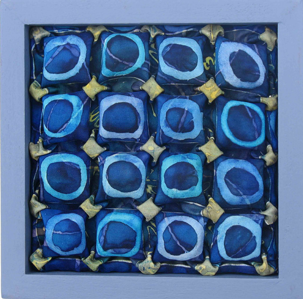 Blocked Circles II, 07/07/11, 13x13x2 cm, 100% silk, Fibre reactive Reverse Flower smocking stitch, dyes and wax resist on hand painted silk, photo: Pete Paterson.