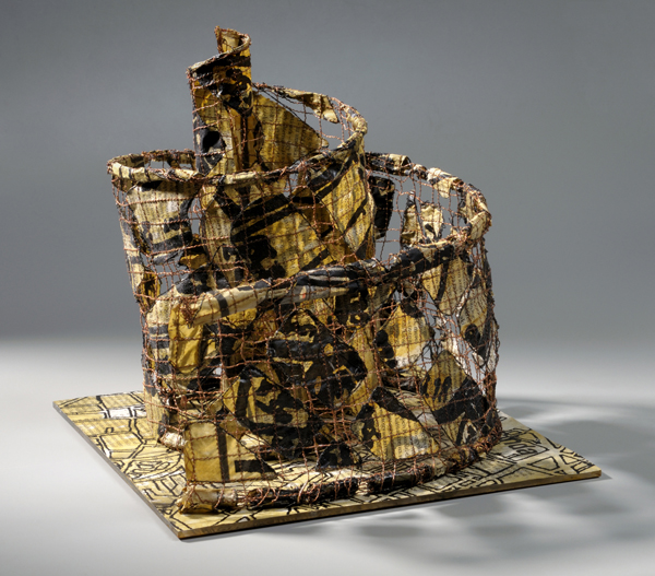 Zikkurat, newspaper, wire, 2011, 20cm x 20 cm x 20 cm, object. Photo: Tihanyi & Bakos