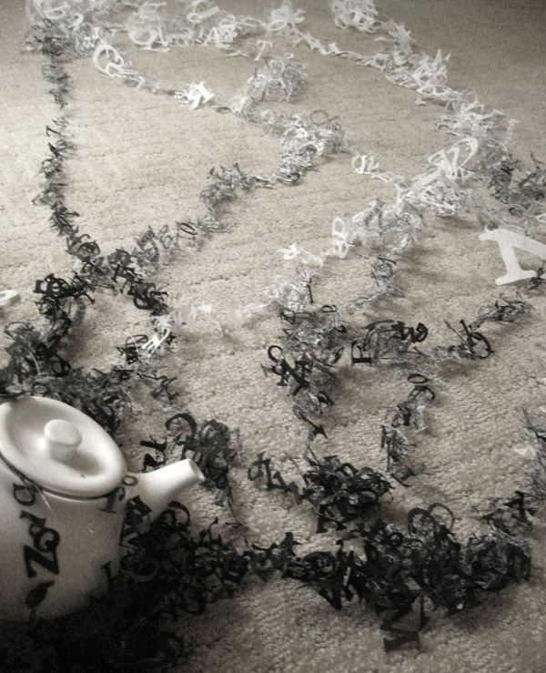 Speech.Less, lutradur, monofilament, teapot, crocheting, cutting, variable, photo: Xia Gao