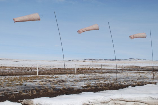 Air over land, 320 cm H, other dimensions variable. Linen, wool, steel, wind, knitting, felt. Photo: M Kelly-Frère.
