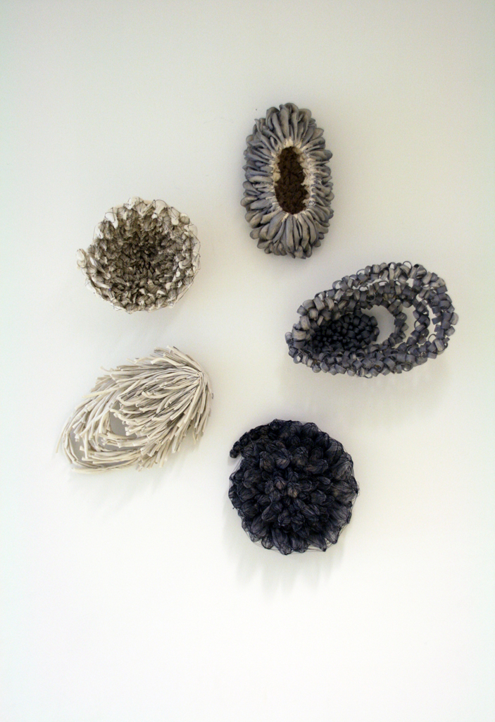 Serie Conectors, 2015, Dimension: Variable, Metalic metal mesh, cloth and thread; Technique:, Mounted on the wall.