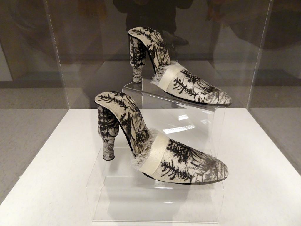 Valerie Jane Geard: Canadian Landscape 5, 2017, 11cmH x 8.5cmW x 20cmL, 4 ply Thai silk with pen and ink drawing solar etched printed with intaglio ink, double folded edge, wire covered twisted silk strap, hand printed covered button, mat board covered silk sole, recycled bottle silk covered, leather edge.