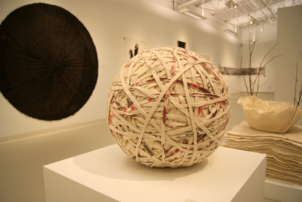 Kerstin Bennier, sitz kugel white, hand made felt: merino wool and cotton fabric, D: 50 cm.