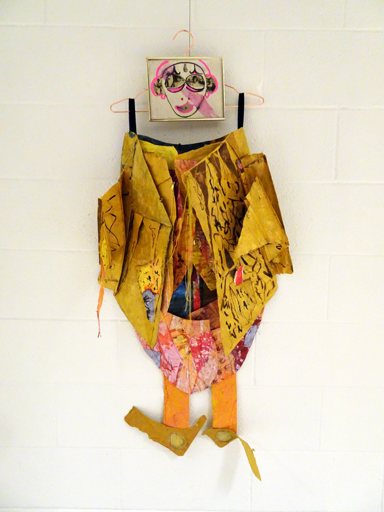 Aliza Thomas: Surrounded by audiences, 2016, 104 x 86 cm. The costume was made of recycled Hanji dresses. The piece was created by folding sewing and cutting the papers.