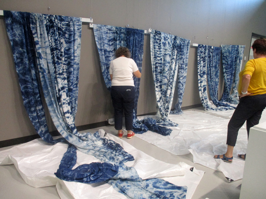 Festival Installer: Heidi, installing Pacific Ocean, World of Threads Festival 2023-24.
