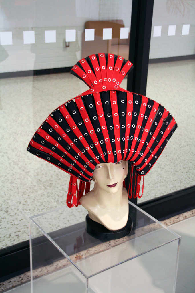 Snapped headdress, Leisa Rich, The Red and the Black exhibition, World of Threads Festival 2014.