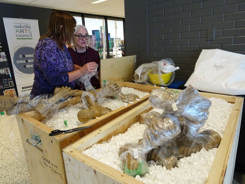 Unpacking Marianne Kyryluk's art installation World of Threads Festival 2016.