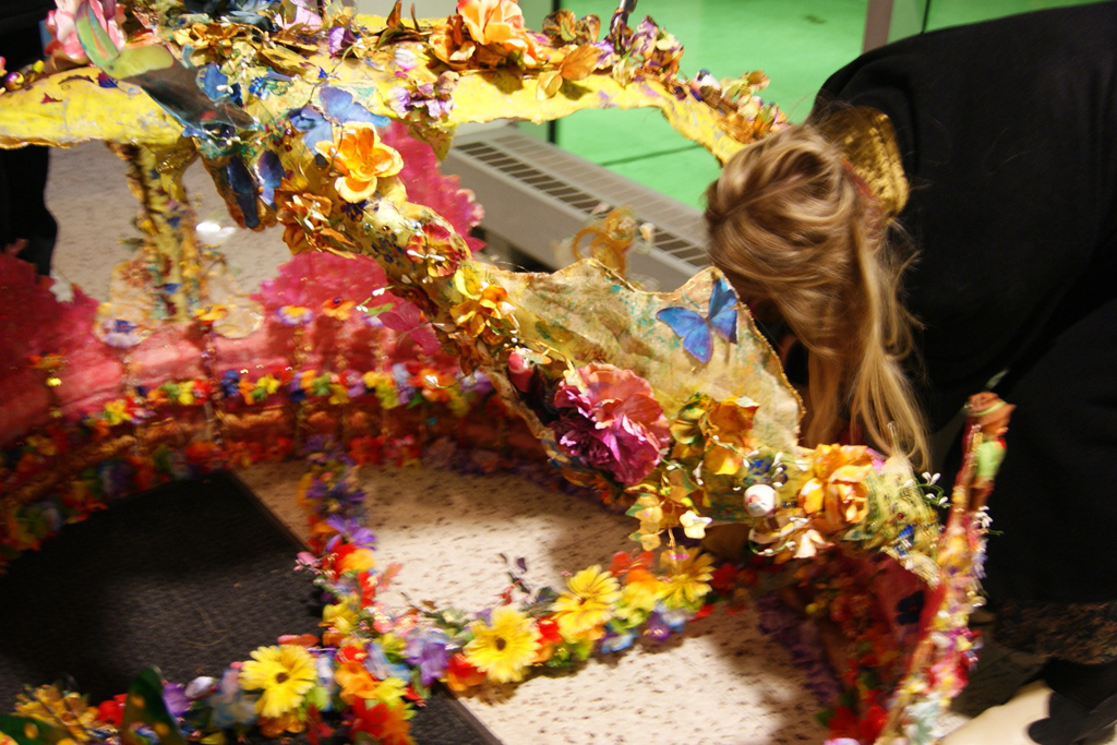 Artist: Jacqueline Treloar installing her installation, World of Threads Festival 2014.