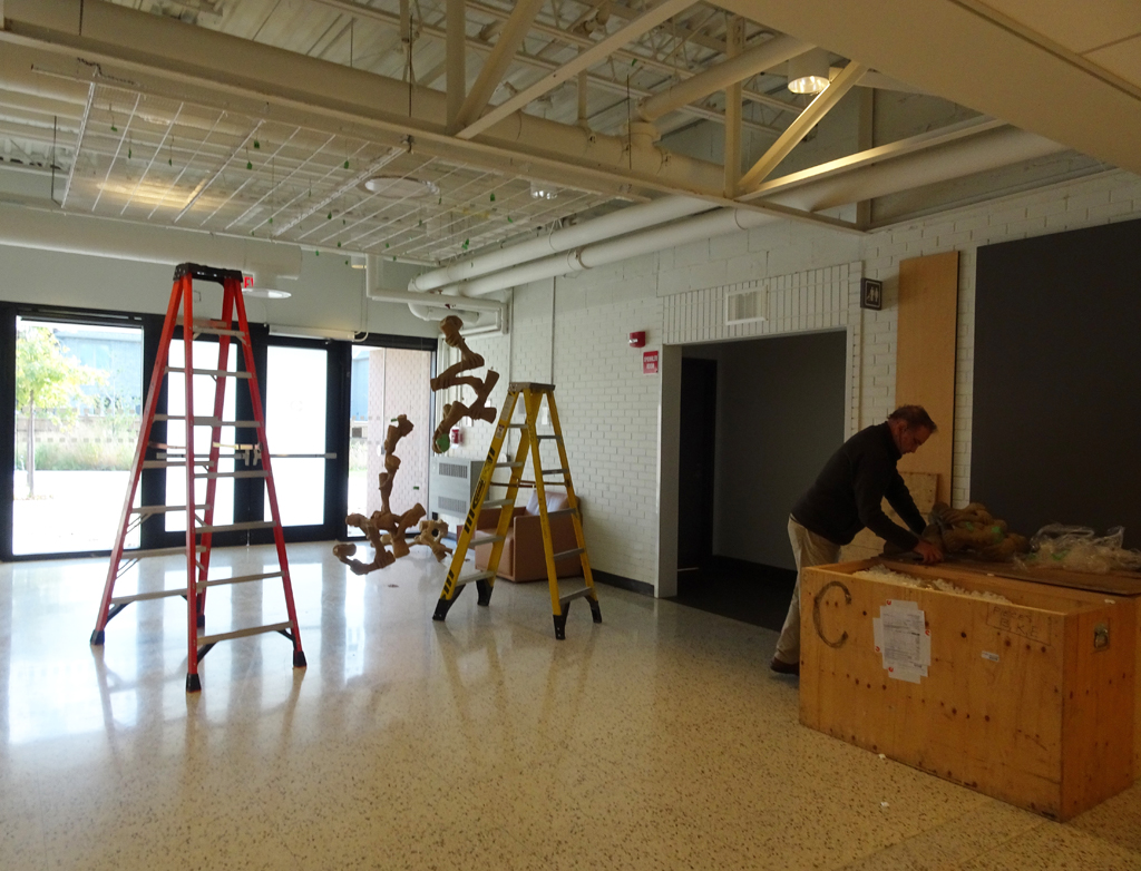 04-unpacking-marianne-kryrluk-world-of-of-threads-festival-2016