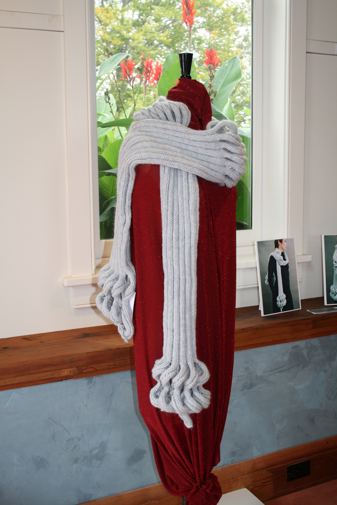 Simone van Eerdenburg, Zuil, Common Thread International exhibition, World of Threads Festival 2009.