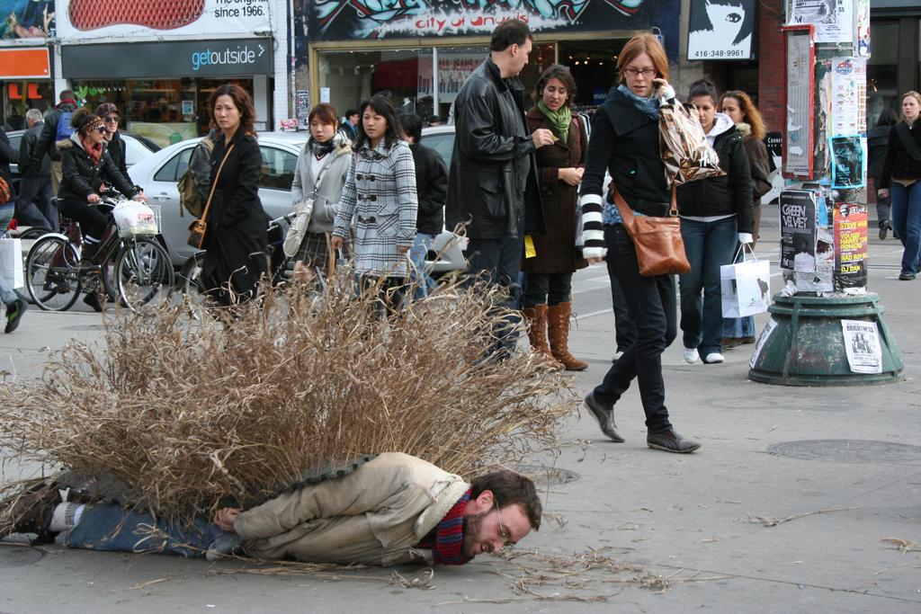 Gareth Bate, Penance, (performance) Common Thread International exhibition Part 3, World of Threads Festival 2009.