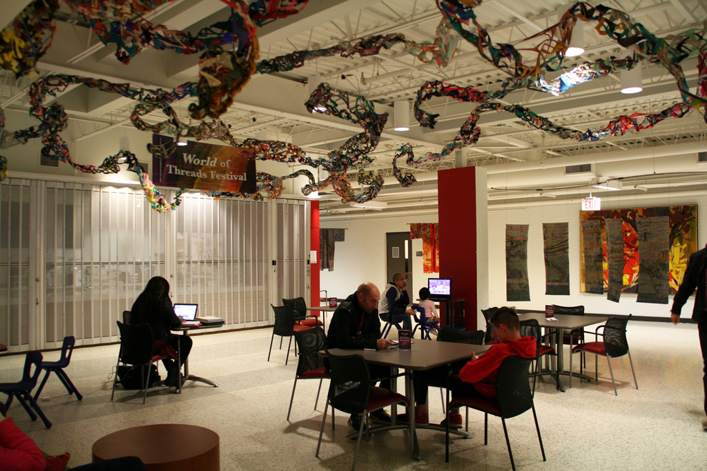 Olivia Tripp Morrow, Stretch, Installations, World of Threads Festival 2016.