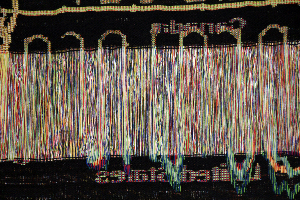 Kelly Thompson, Fluid Data, detail, Installations, World of Threads Festival 2016.